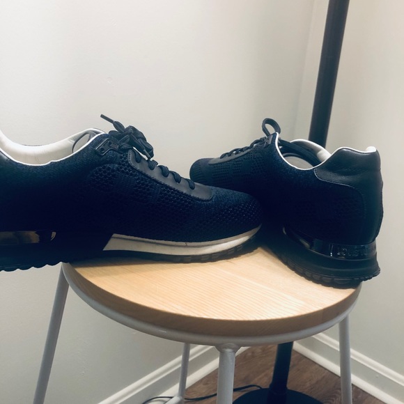 Louis Vuitton Run Away Sneakers - Picture 4 of 6